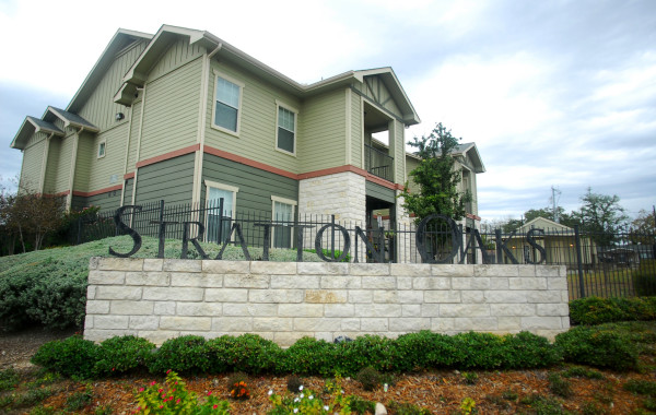 Stratton Oaks Apartments <br /> Seguin, TX